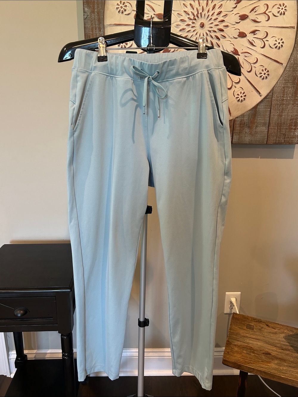 Yogalicious Women’s Light Blue Drawstring Athletic Pants Great condition Sz Med